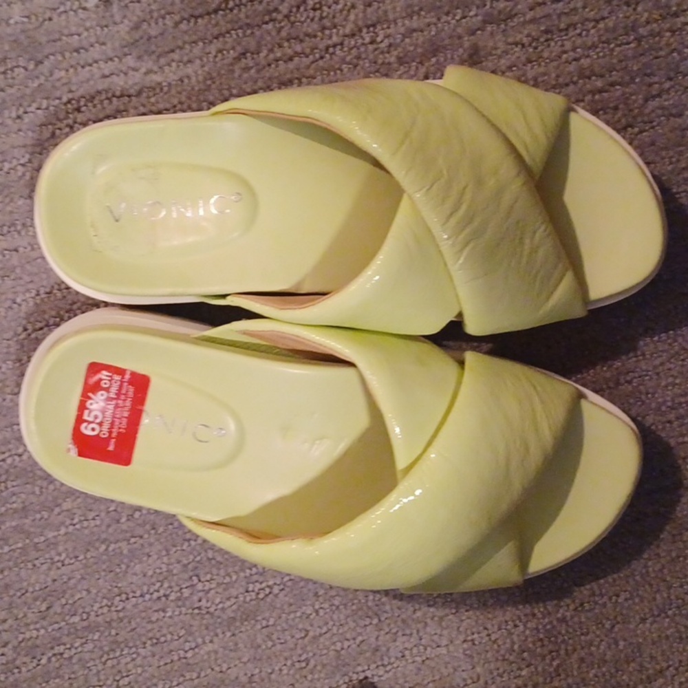 FINAL CLEARANCE Vionic Vesta women's green slip On sandals MSRP $130